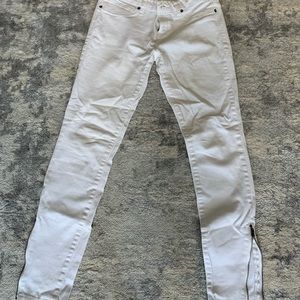 White skinny jeans with zippers on ankle